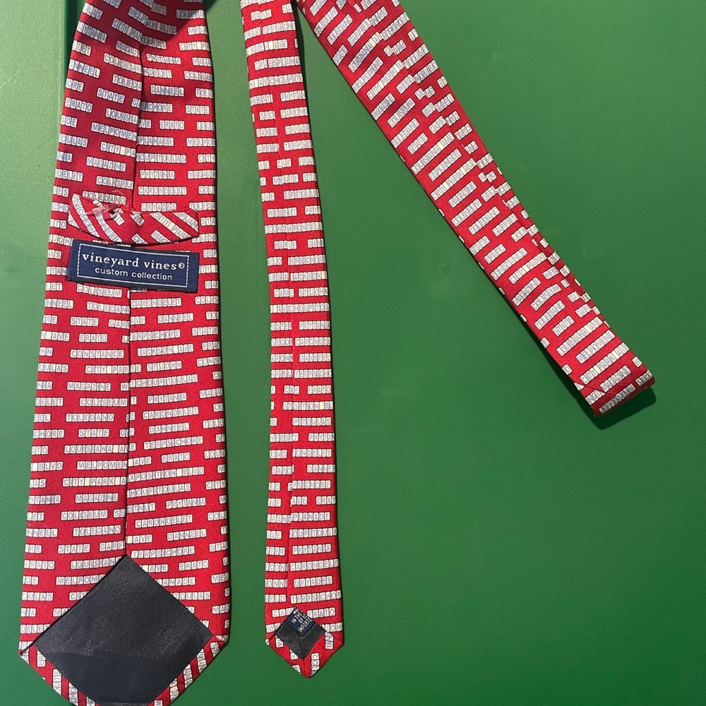 Vineyard Vines New Orleans Street Tiles Men's Tie - Picture 2 of 2